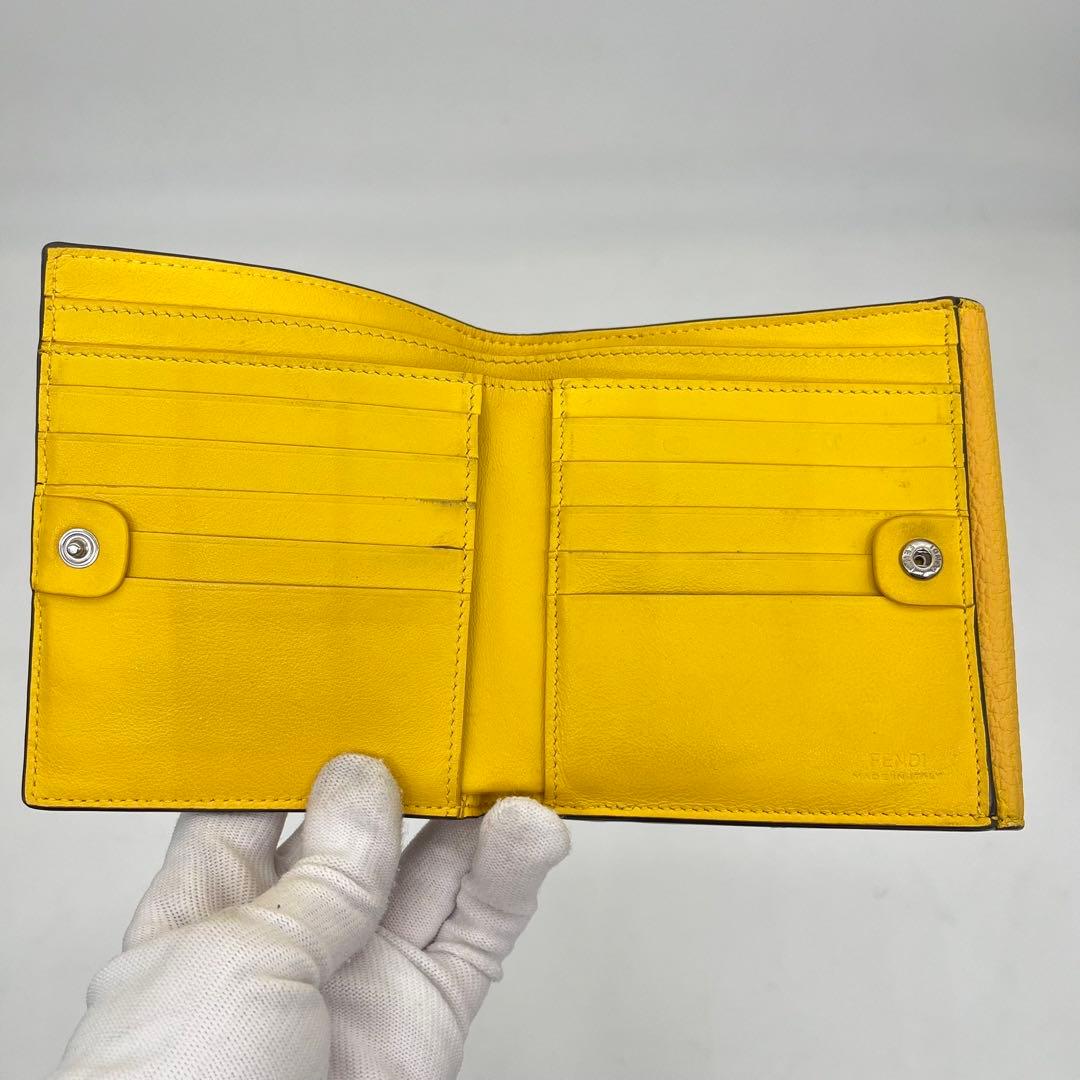 FENDI 二つ折り財布 ピーカブー ターンロック ロゴ型押し イエロー レザー