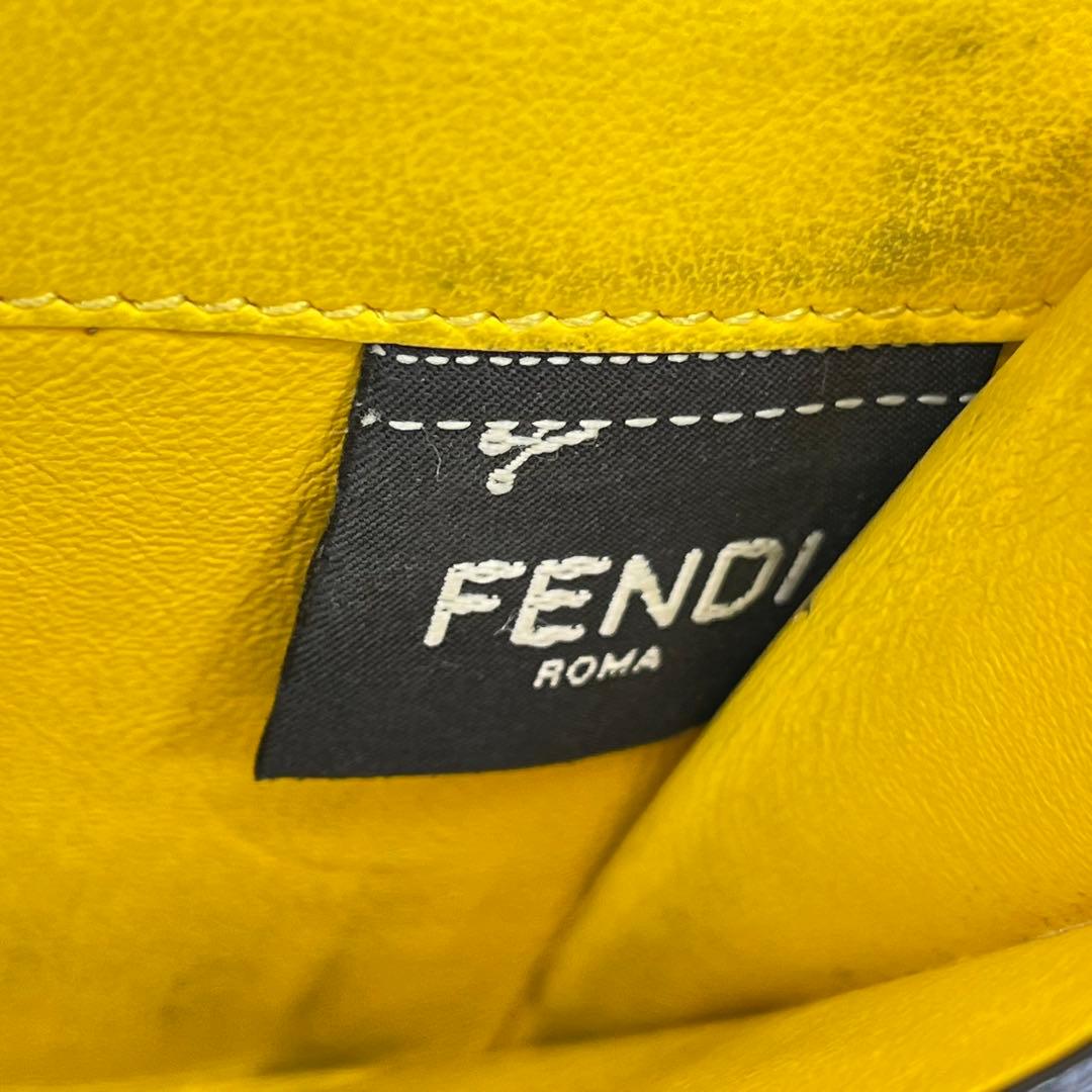 FENDI 二つ折り財布 ピーカブー ターンロック ロゴ型押し イエロー レザー