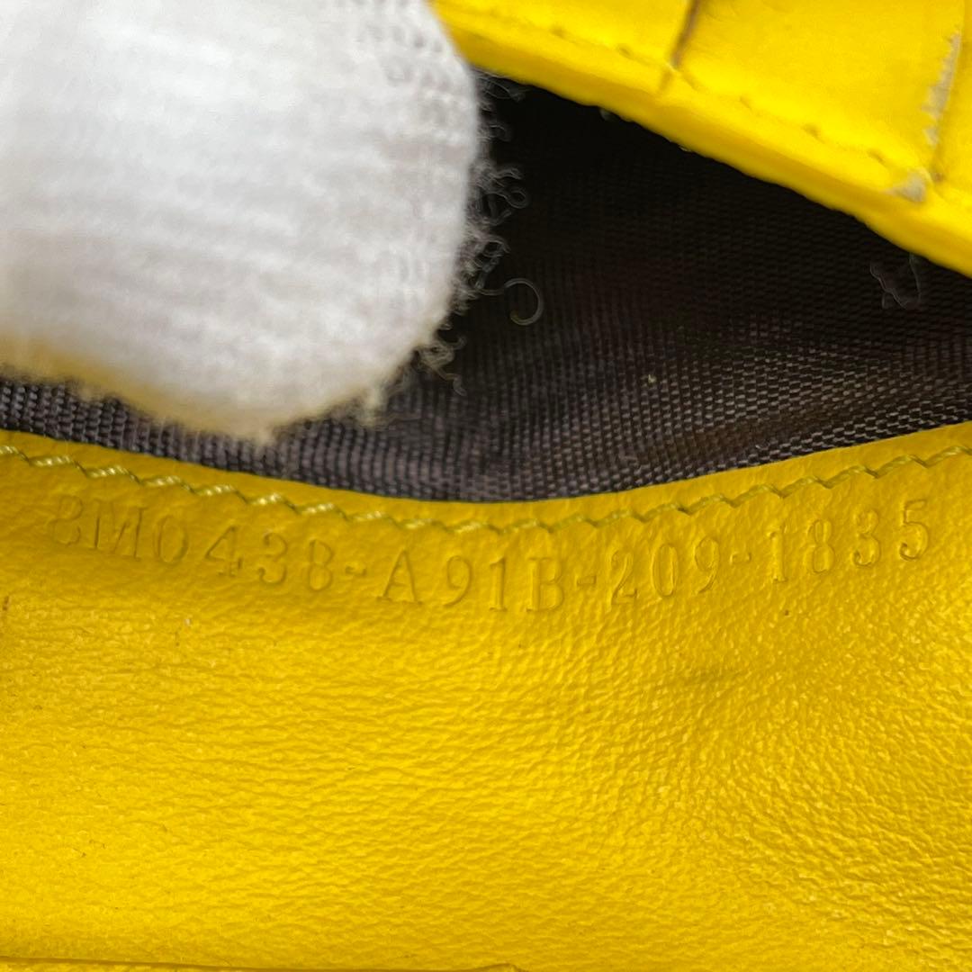 FENDI 二つ折り財布 ピーカブー ターンロック ロゴ型押し イエロー レザー