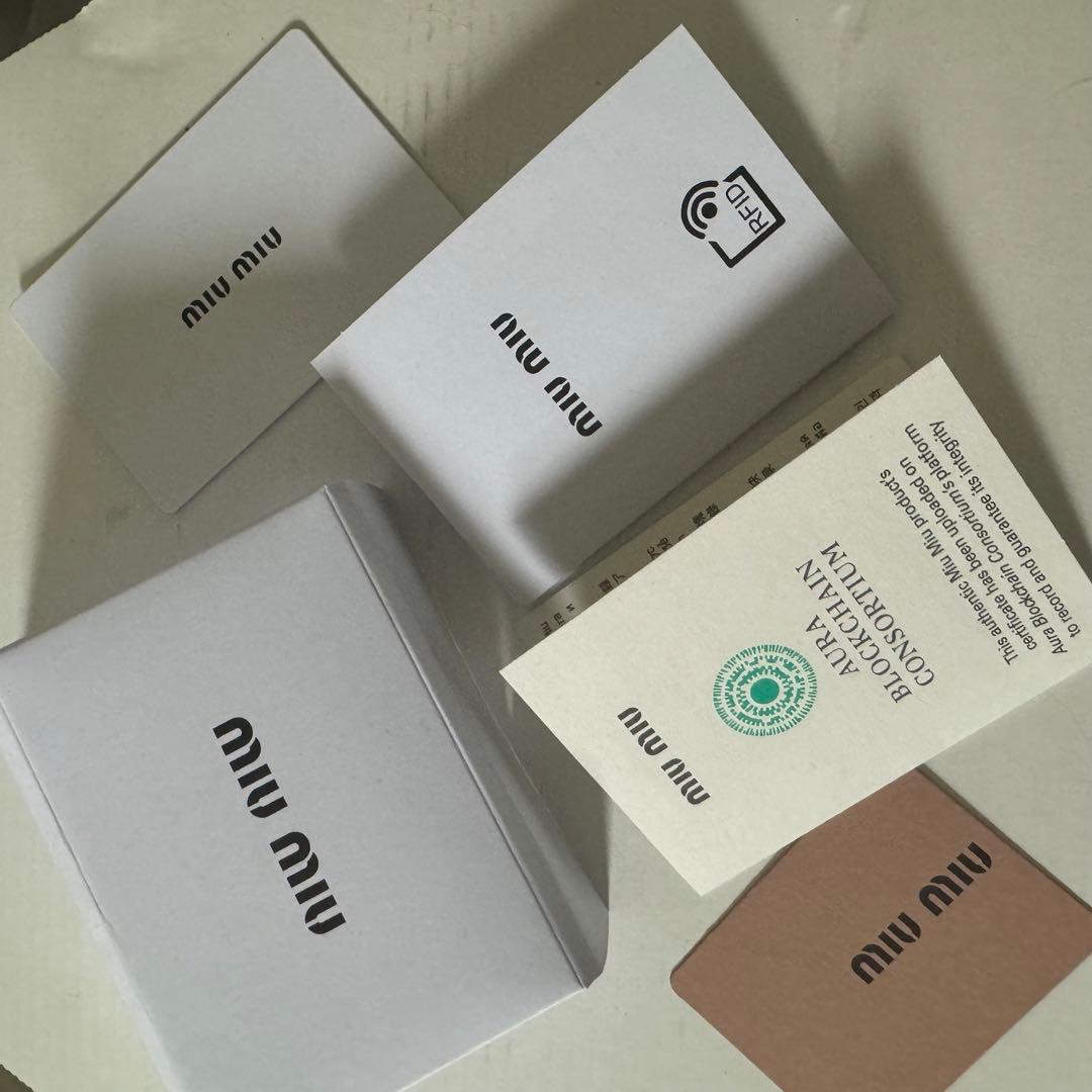 エナメルメタル ヘアクリップ miumiu ミュウミュウ