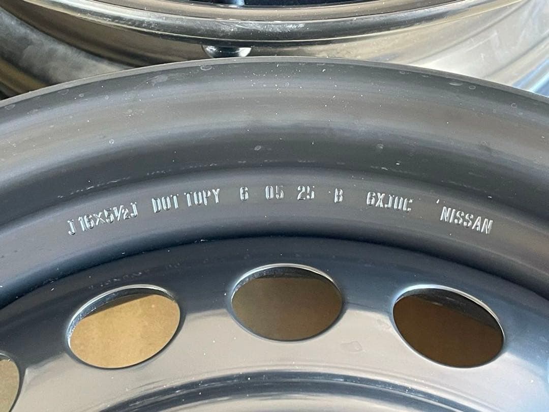 送料込み　①日産　E13ノート後期　純正鉄ホイール　新車外し　②と同時購入必須