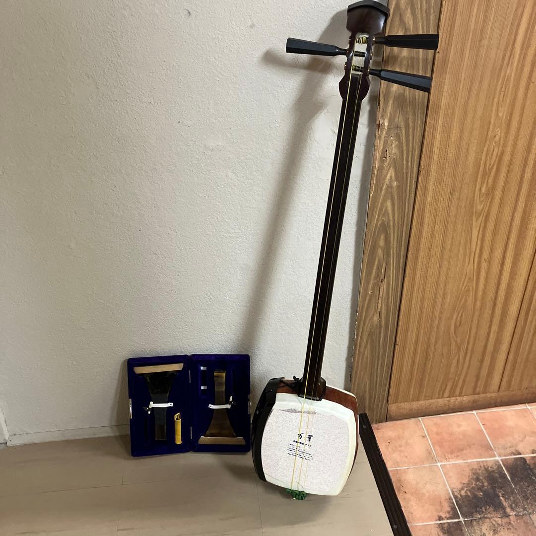 津軽三味線　本体 バチ　ケース付き