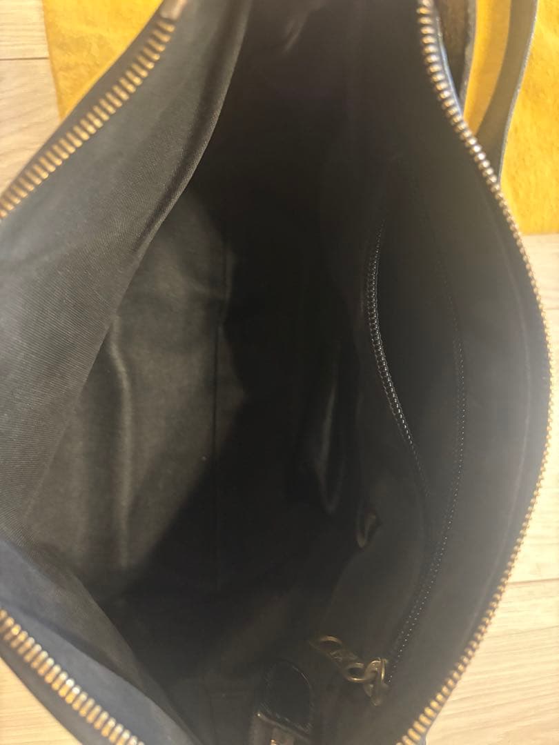 IL BISONTE 黒 レザー ショルダーバッグ