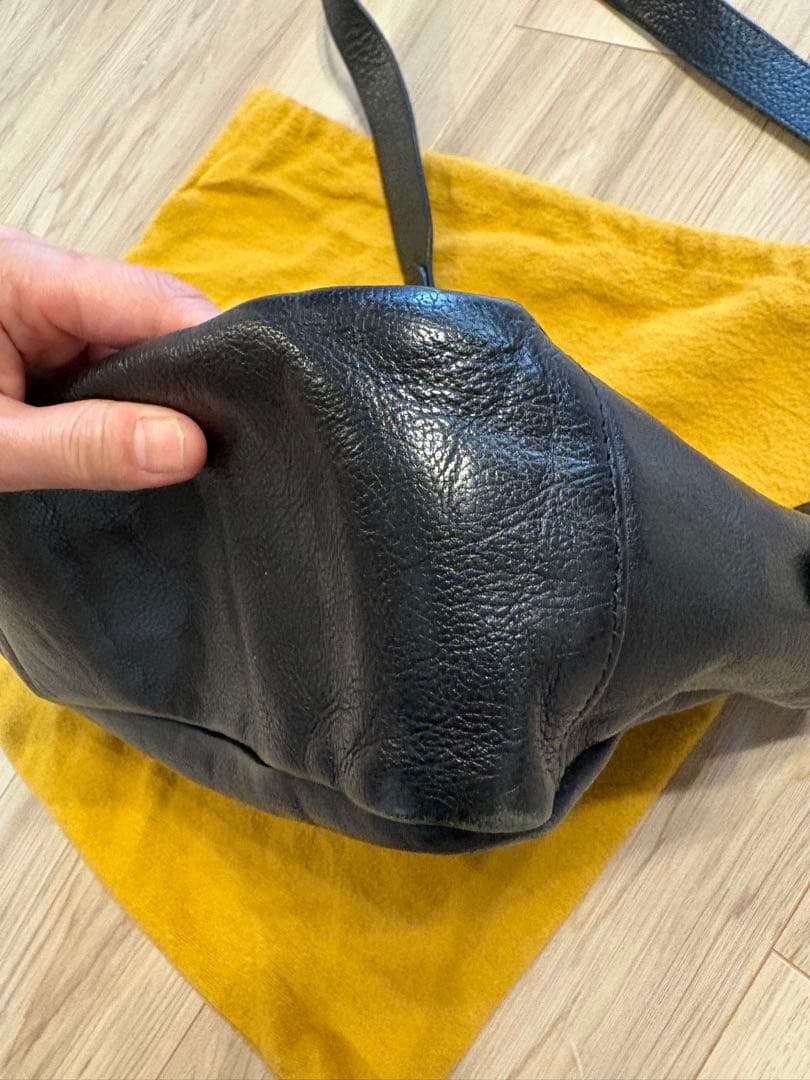 IL BISONTE 黒 レザー ショルダーバッグ