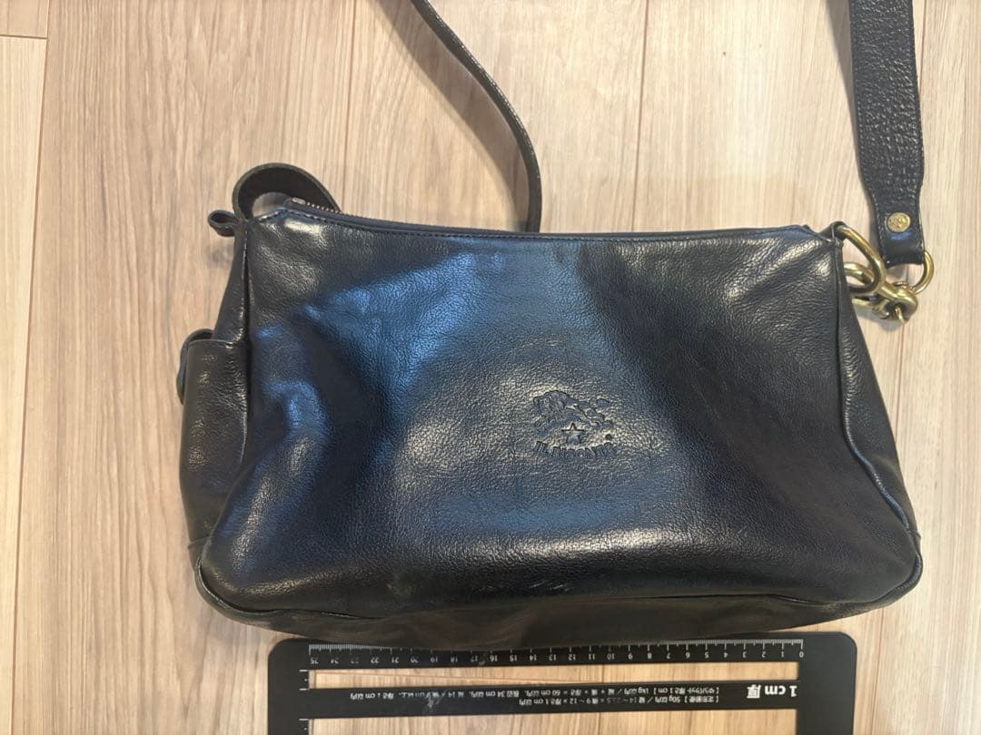 IL BISONTE 黒 レザー ショルダーバッグ