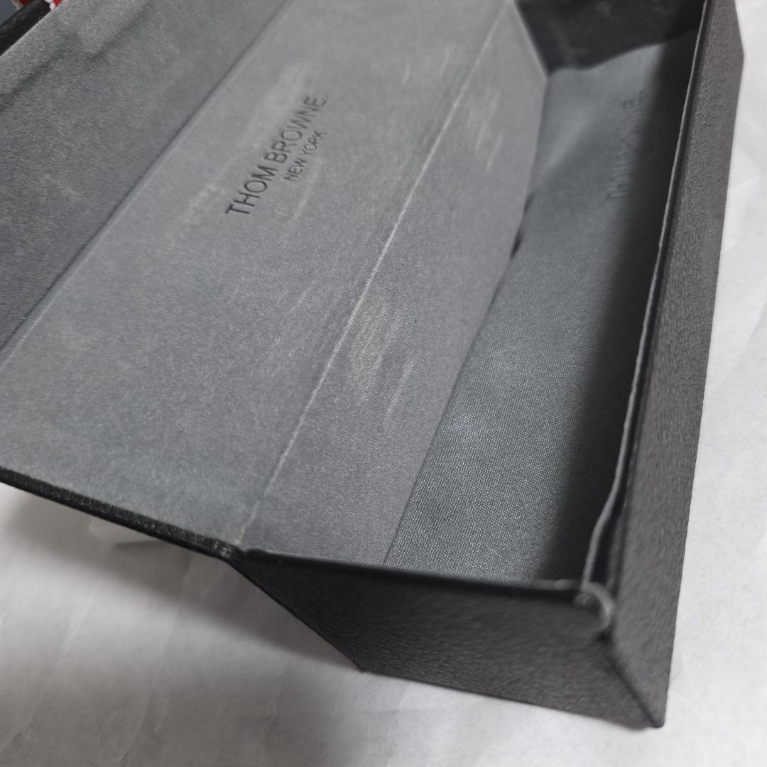 小物 THOM BROWNE TB-011-A-BLK-GLD-49