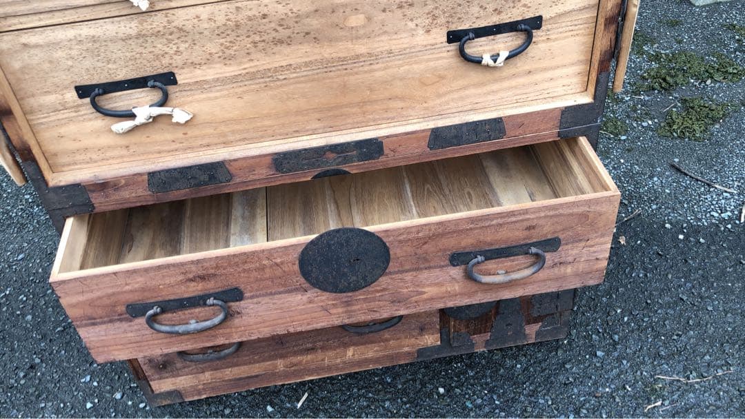 明治期江戸衣裳桐箪笥　鍵付き観音開き　アンティーク家具　古民具　 観音箪笥収納