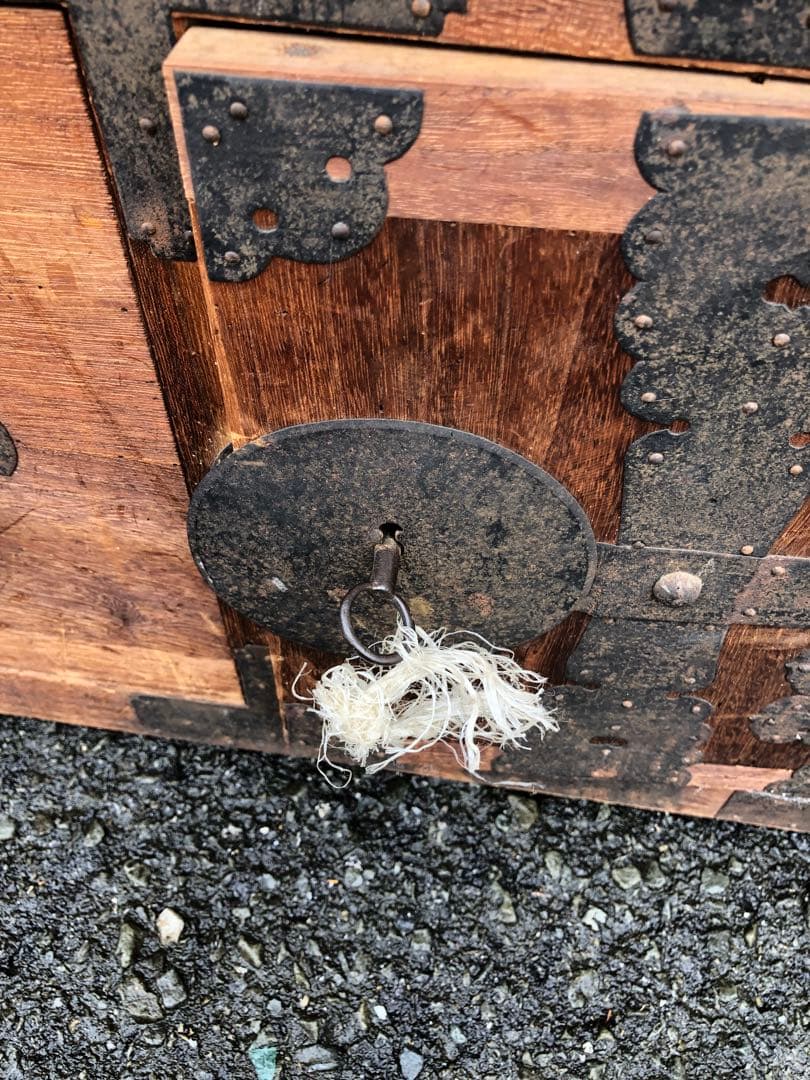 明治期江戸衣裳桐箪笥　鍵付き観音開き　アンティーク家具　古民具　 観音箪笥収納