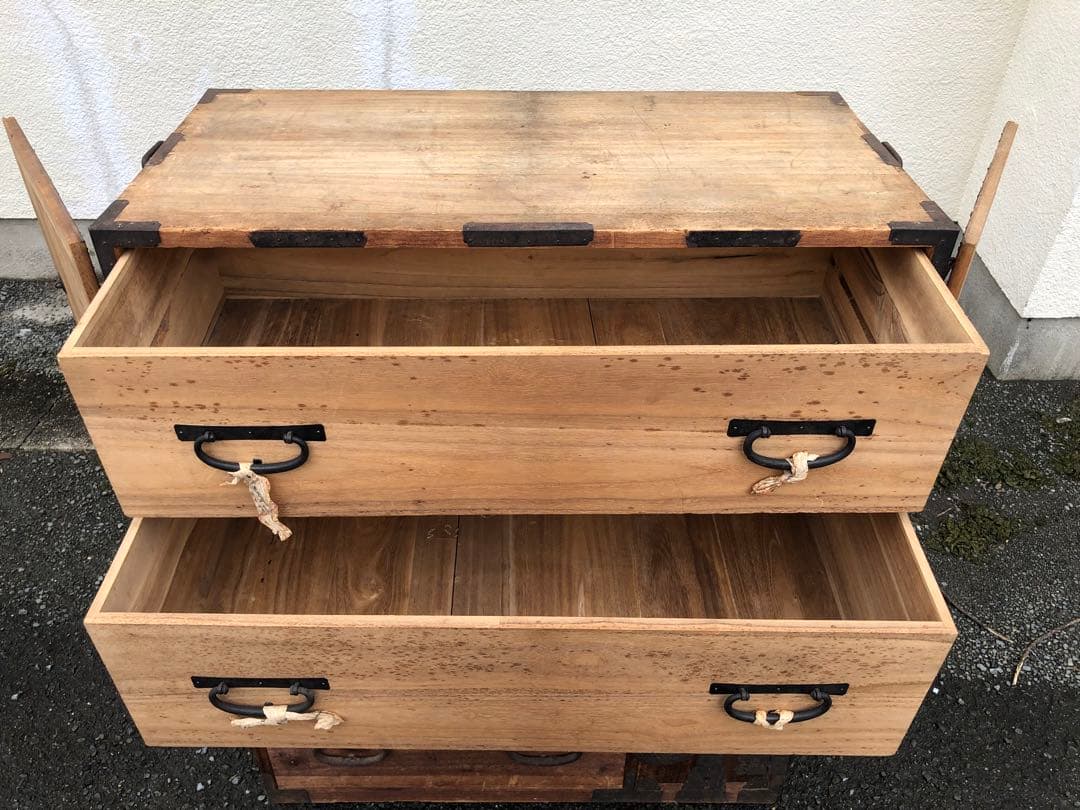 明治期江戸衣裳桐箪笥　鍵付き観音開き　アンティーク家具　古民具　 観音箪笥収納