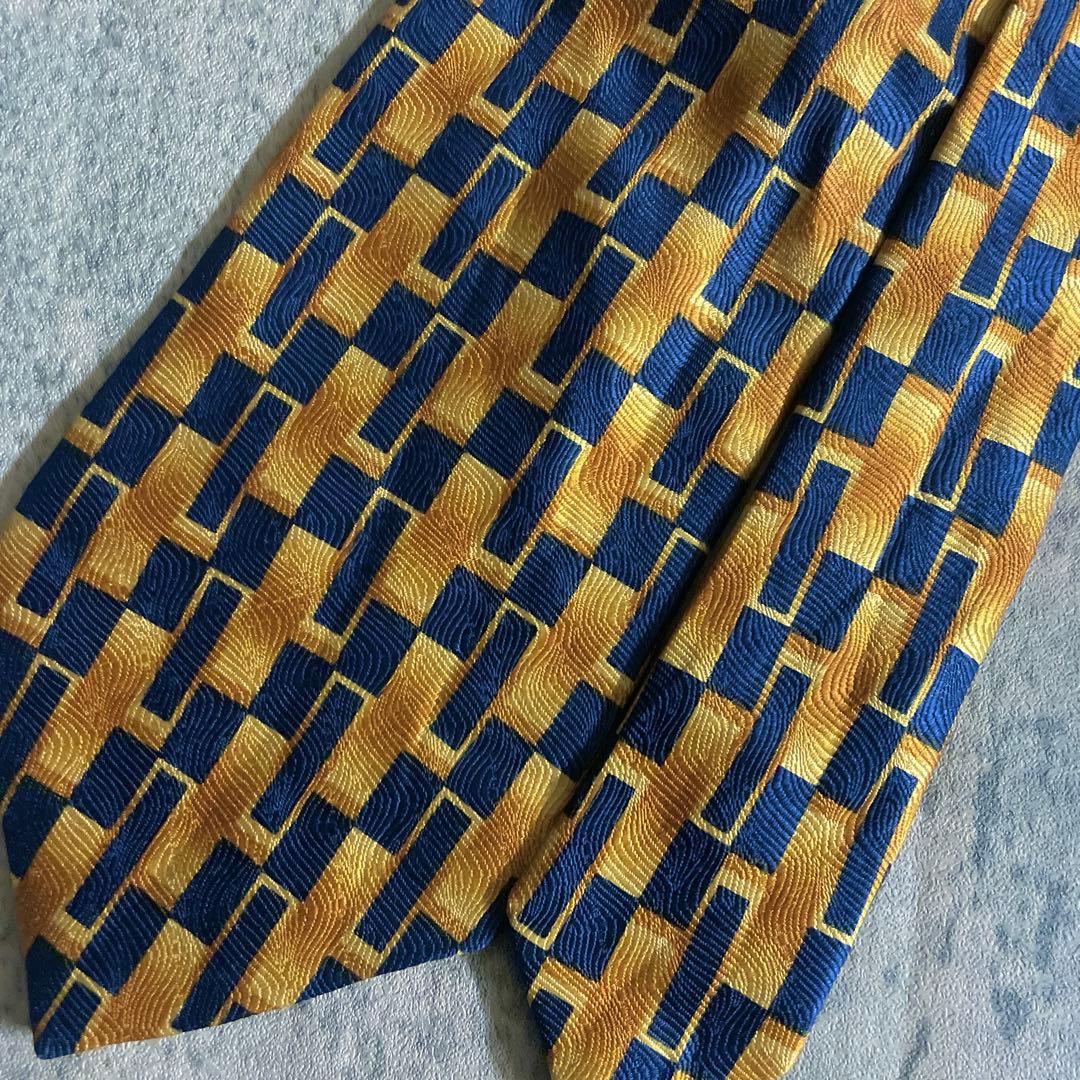 極上ウール ダブルスーツ × Yves Saint Laurentネクタイ