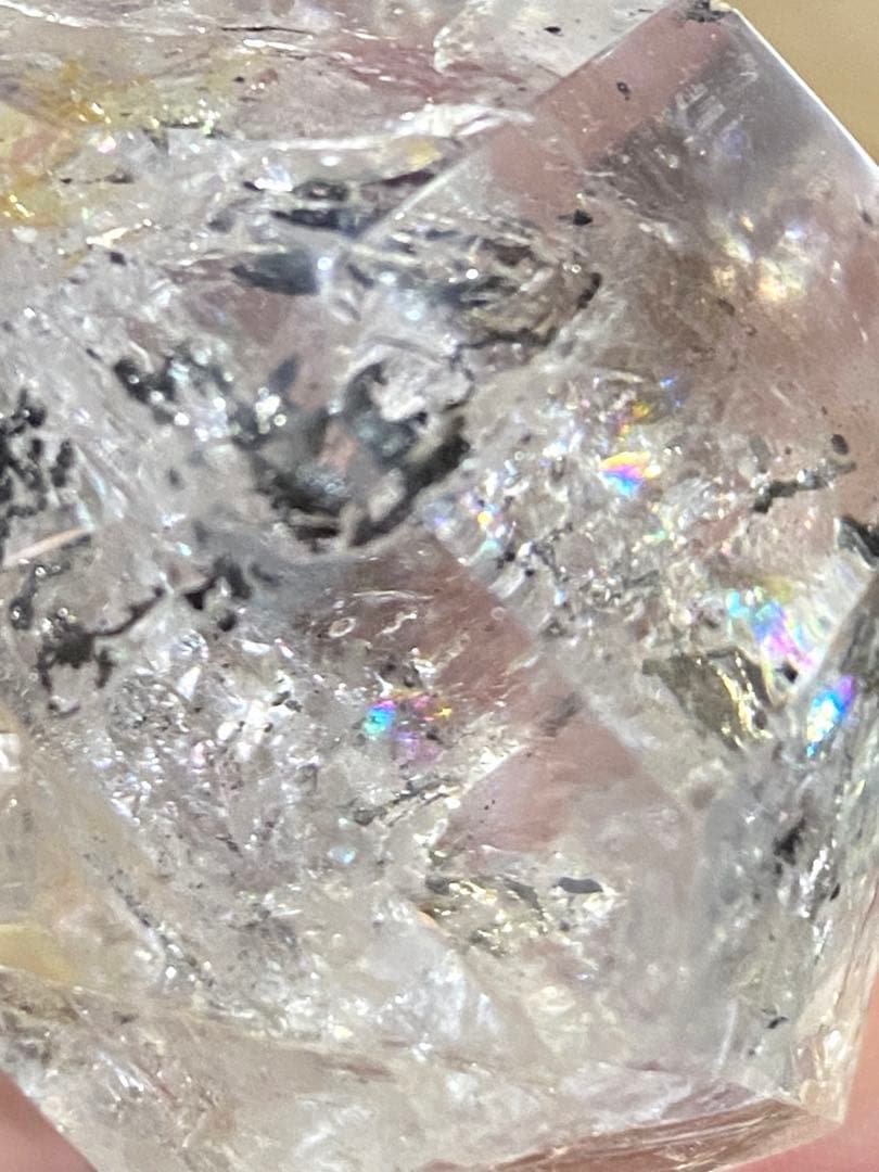 流砂入り水入り水晶　虹入り　可動域有り　原石　置物　浄化　癒し　天然石