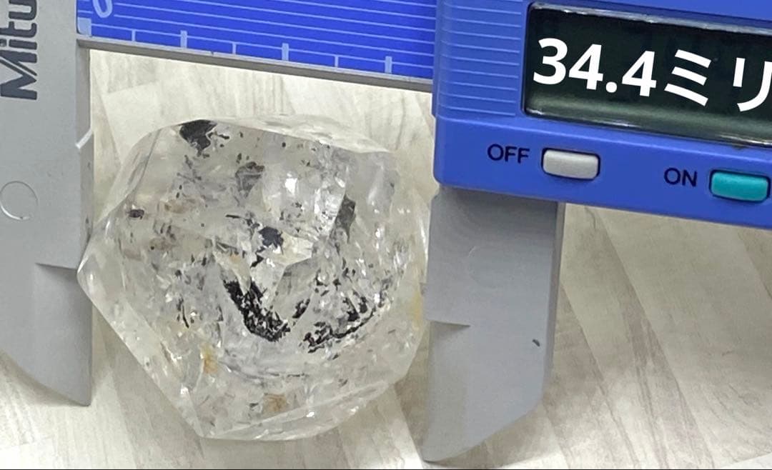 流砂入り水入り水晶　虹入り　可動域有り　原石　置物　浄化　癒し　天然石