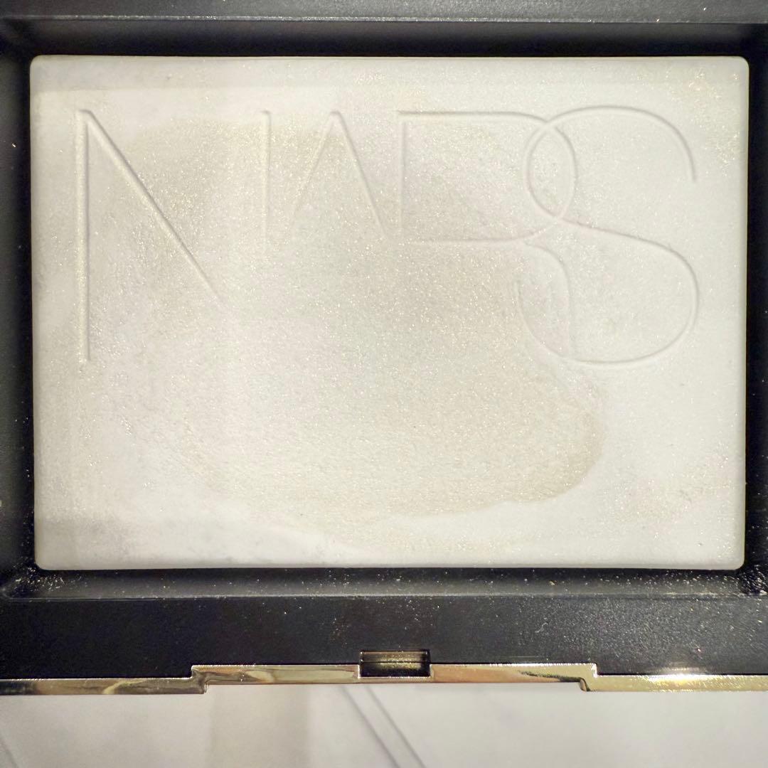 dior サンククルール 557 ブラウンカシミア 、NARS ゴールドダスト