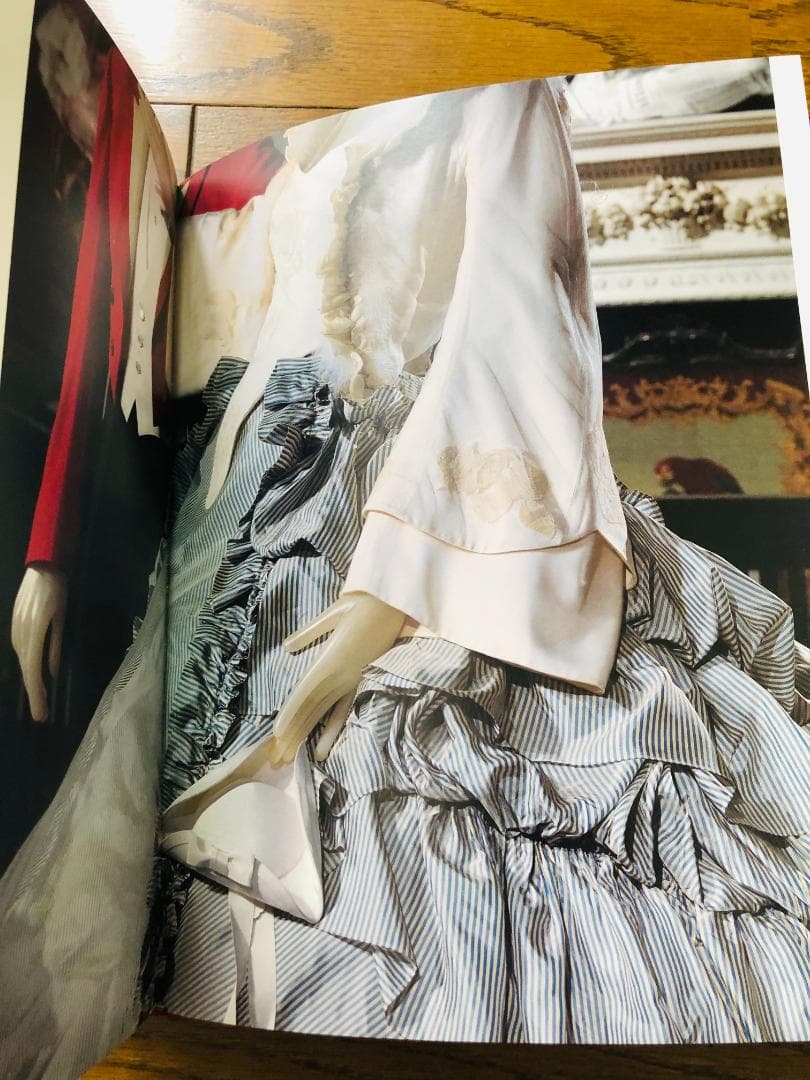 AngloMania アングロマニア:英国ファッションにおける伝統と違反