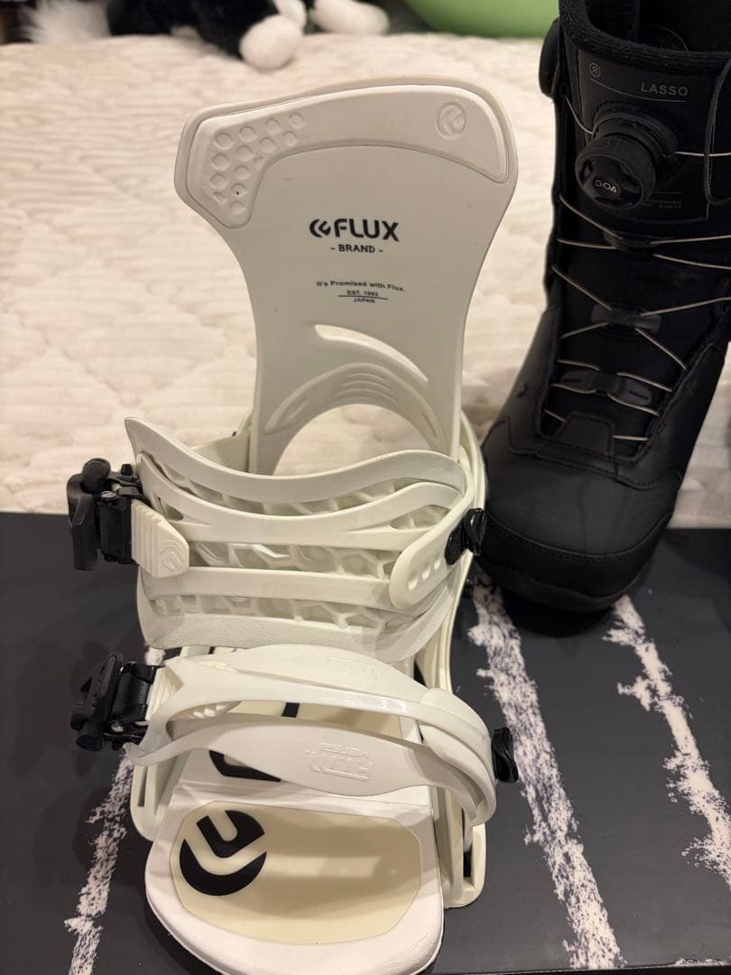 本日特別価格　美品スノーボード3点セット　FNTC &FLUX &RIDE