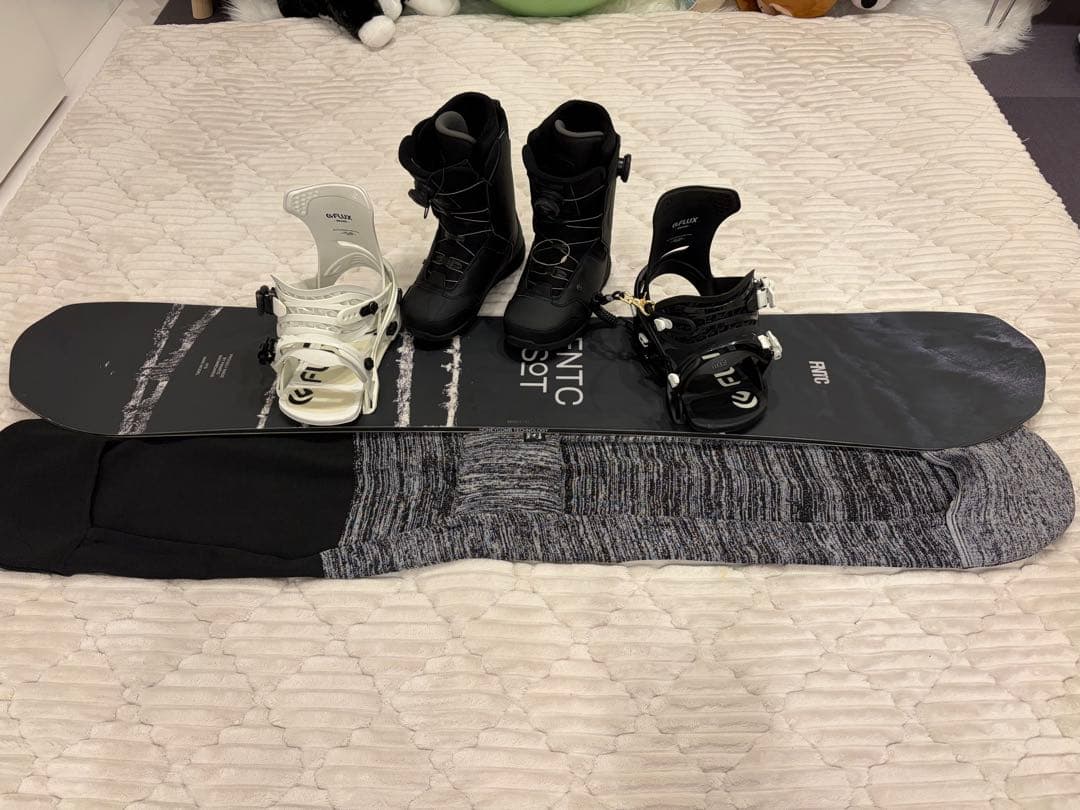本日特別価格　美品スノーボード3点セット　FNTC &FLUX &RIDE