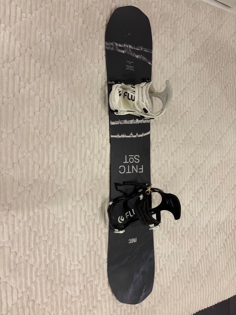 本日特別価格　美品スノーボード3点セット　FNTC &FLUX &RIDE