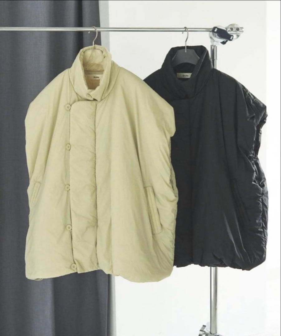 ほぼ未使用品　アンヌーク　anukeボリュームオーバーベスト　ブラック　38