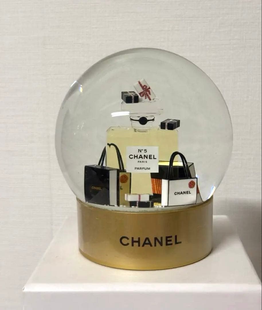 ま*な様 シャネル スノードーム 2021 ノベルティ ホリデー限定