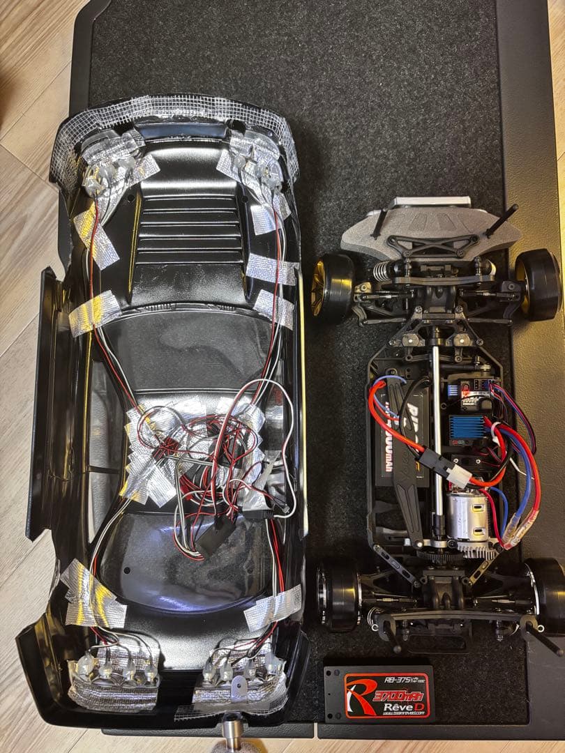 RCドリフトカー　ラジドリ　ReveDバッテリー SANWAプロポ