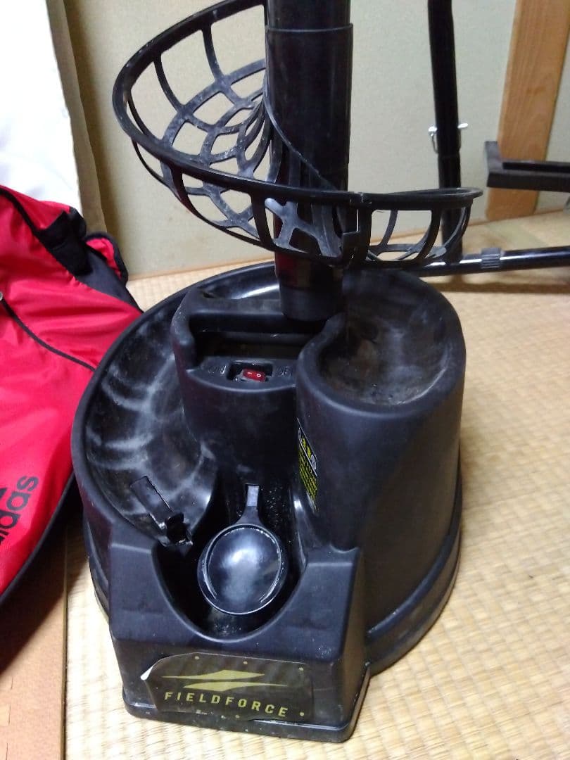 フィールドフォースの硬式・軟式対応トスマシン