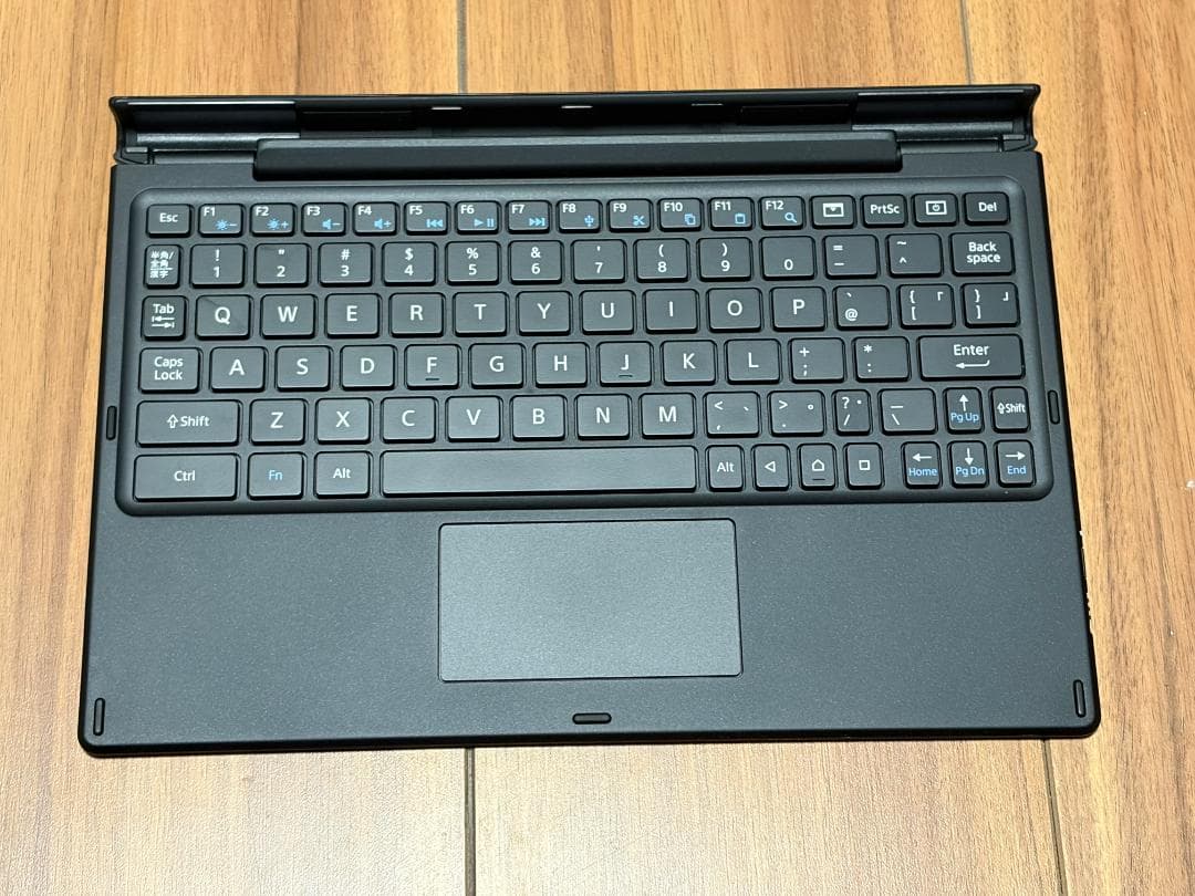 Xperia Z4 Tablet SGP712 純正BKB50 キーボード付