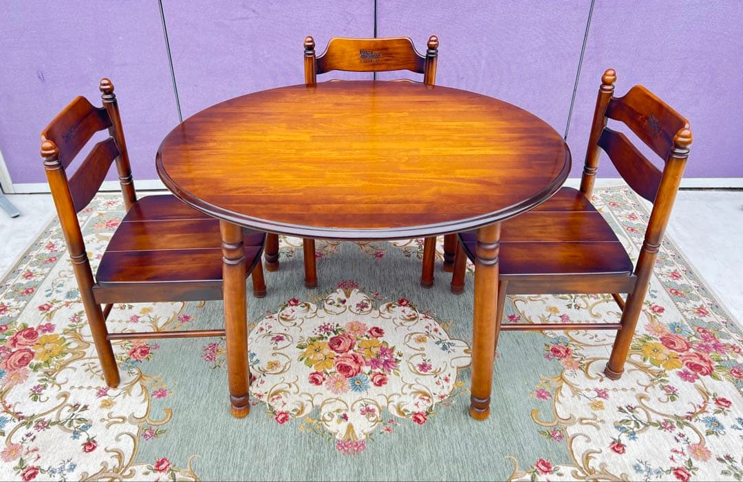 オールドカリモクコロニアルダイニングテーブルと椅子、馬車の彫刻入り