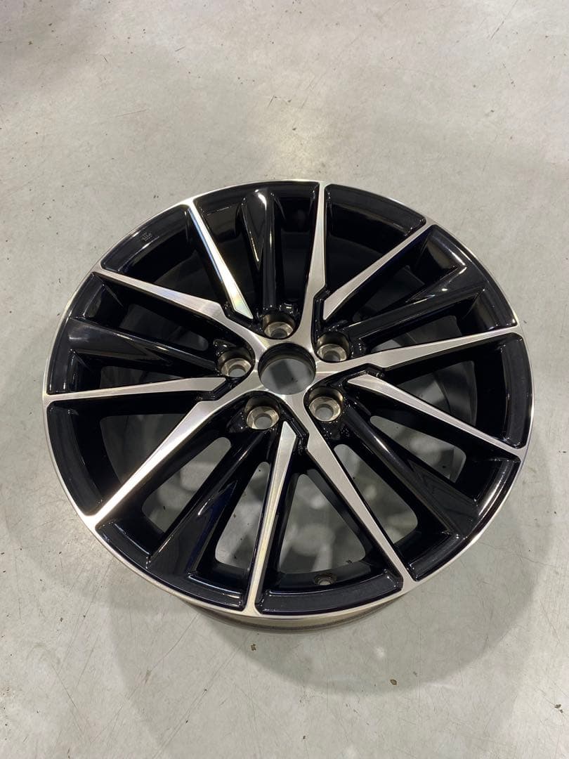 カムリ純正ホイール AXVH70