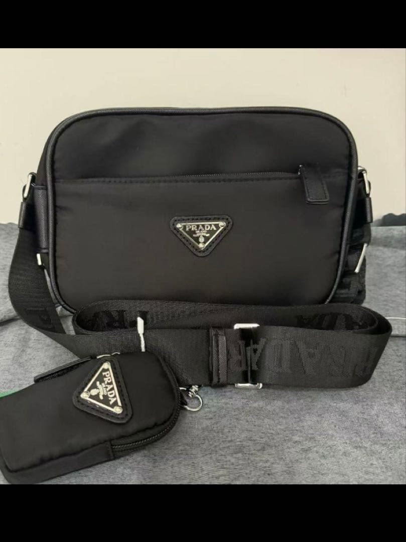 【翌日発送】PRADAショルダーバッグ　ノベルティ　新品