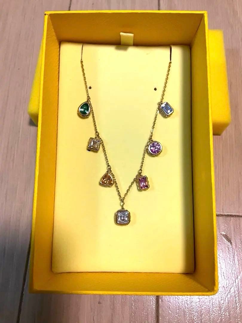 専用です　Swarovski マルチカラー　ストーン ゴールド　ネックレス