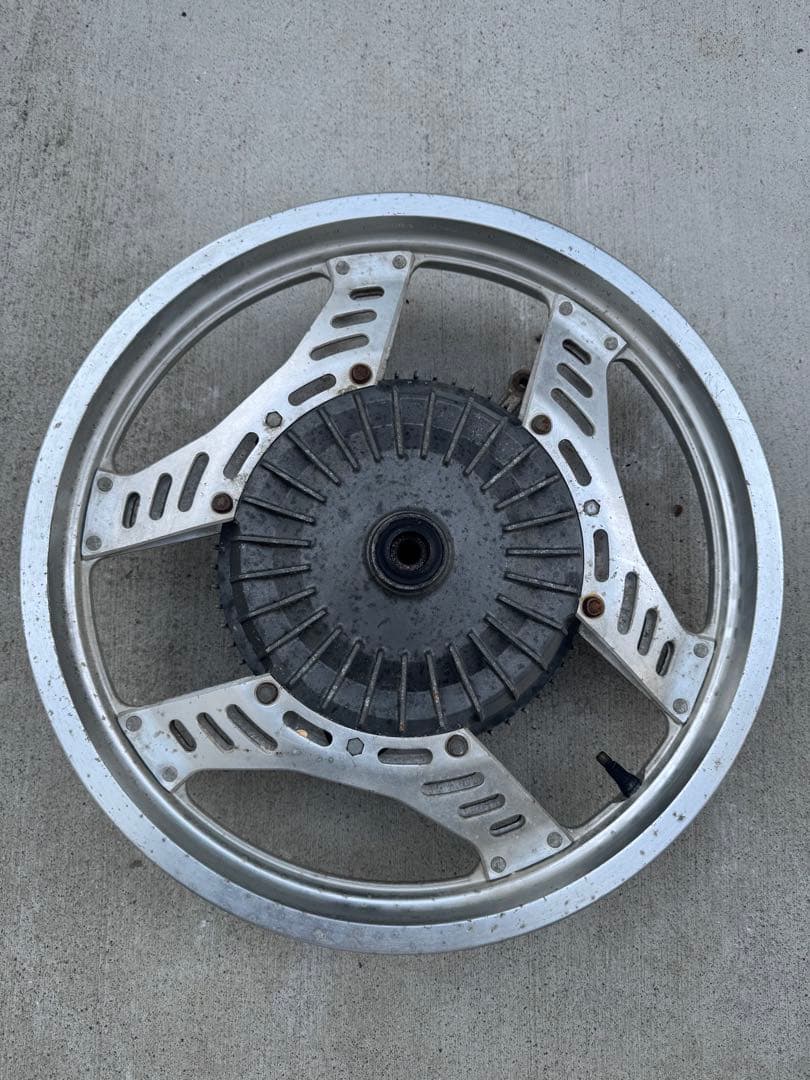 CBX400F フロントホイール