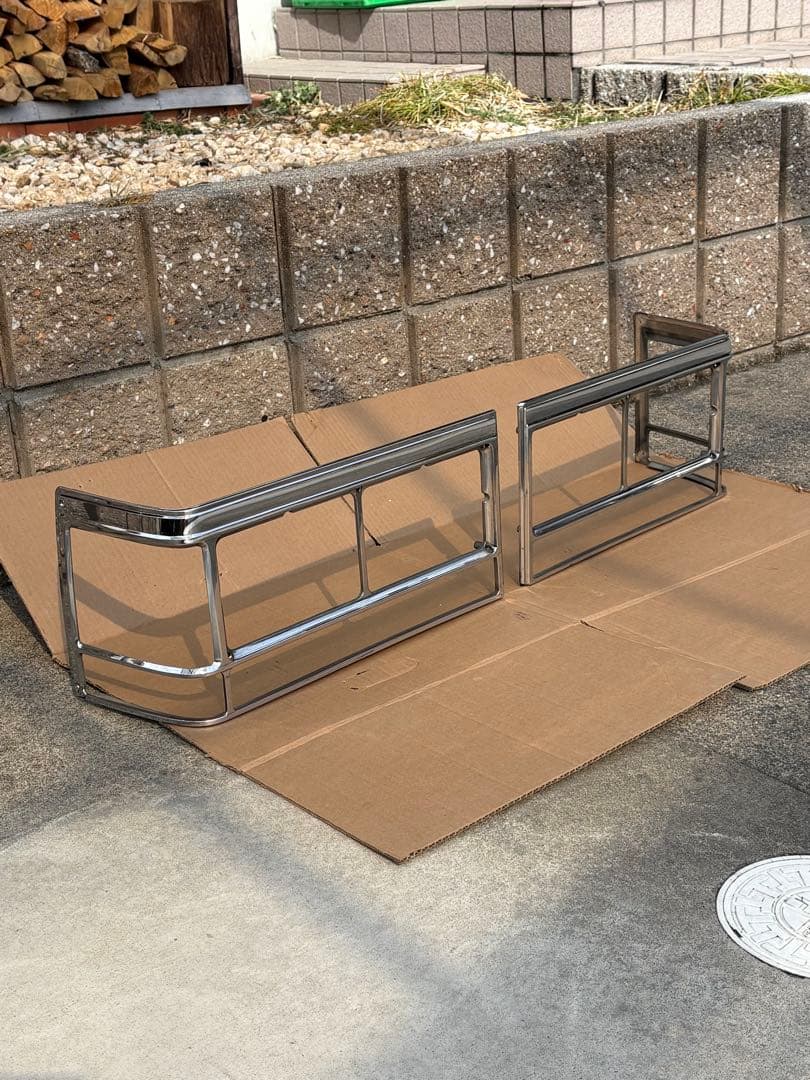 キャデラック　ブロアム　ヘッドライトベゼル　左右　二つ目用