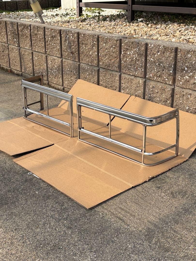 キャデラック　ブロアム　ヘッドライトベゼル　左右　二つ目用