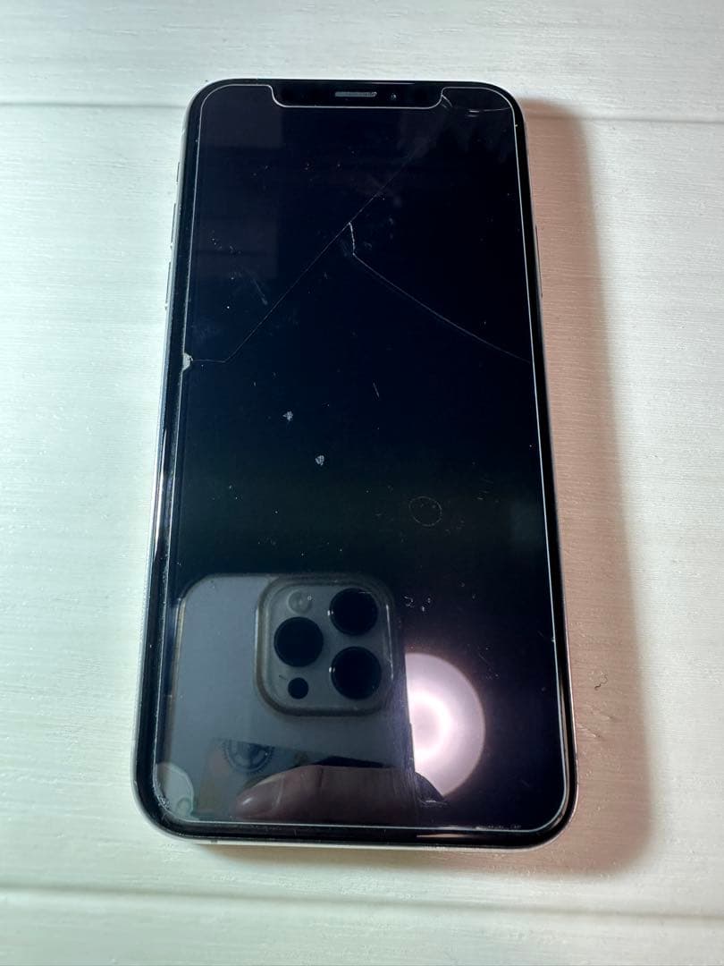 iPhone Xs 256GB シルバー　au バッテリー73%