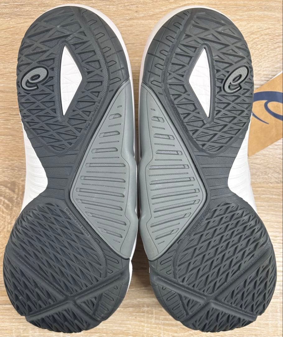 新品、未使用！　アシックス　UNPRE ARS LOW 2 バッシュ　24.5