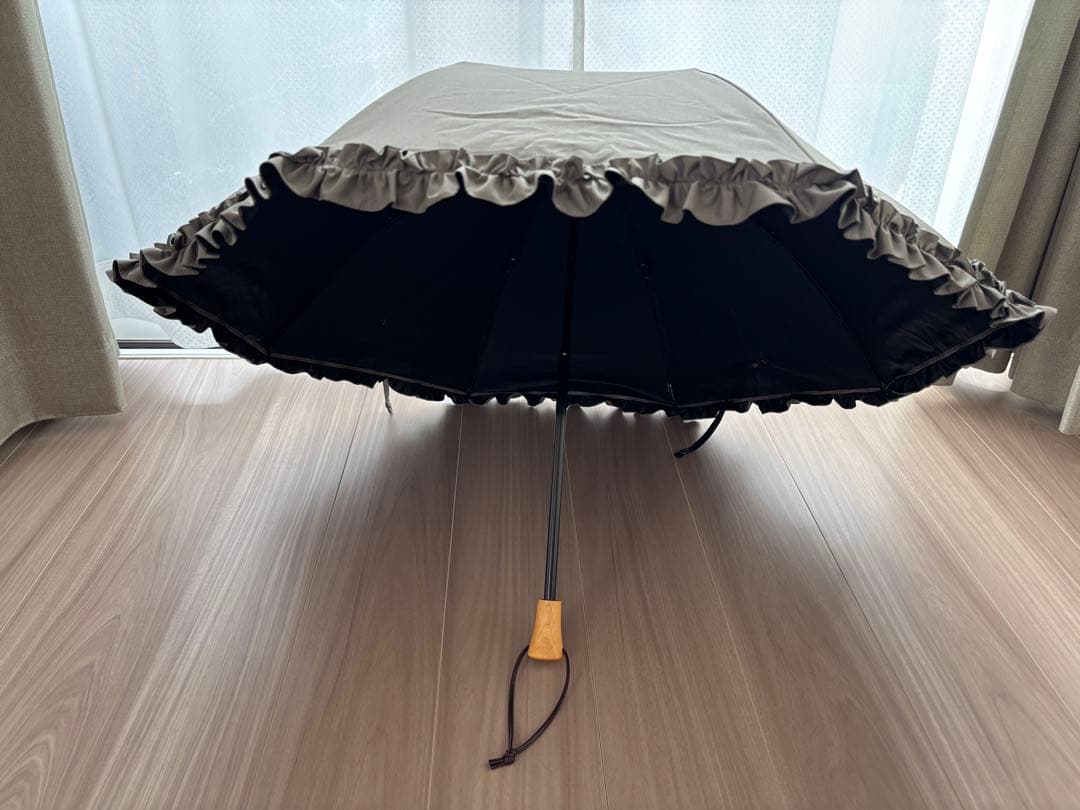 サンバリア100 2段折りフリル　モスグレー　木ストレート手元