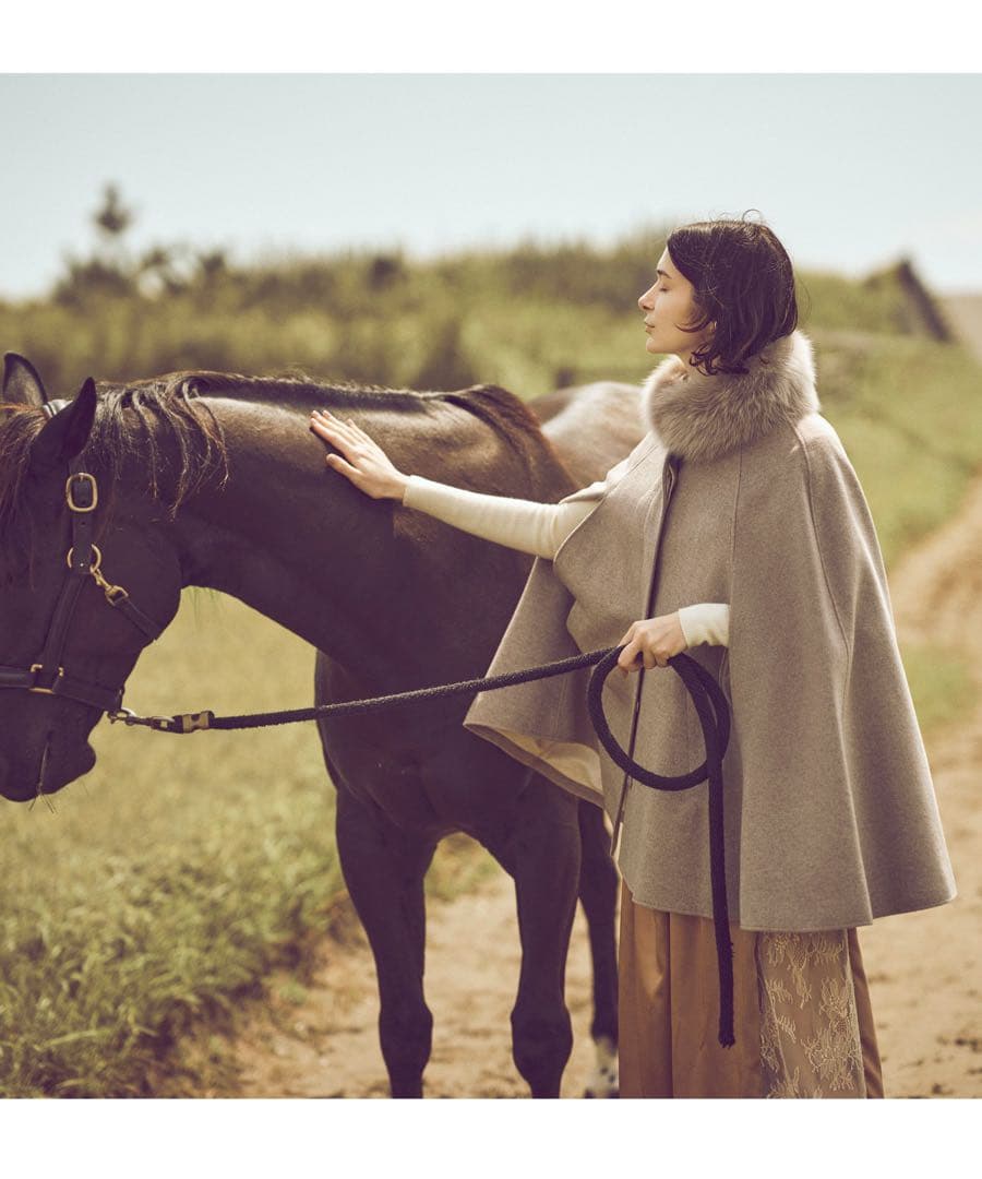 ルイルエブティック　リアルフォックスファー付きケープコート　コート