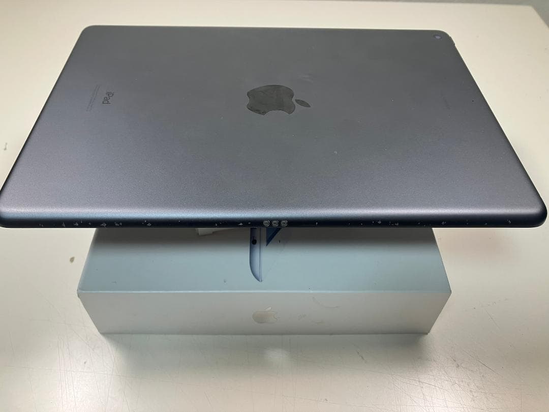 iPad 7世代　128GB グレー　WI-FI カバーガラス付