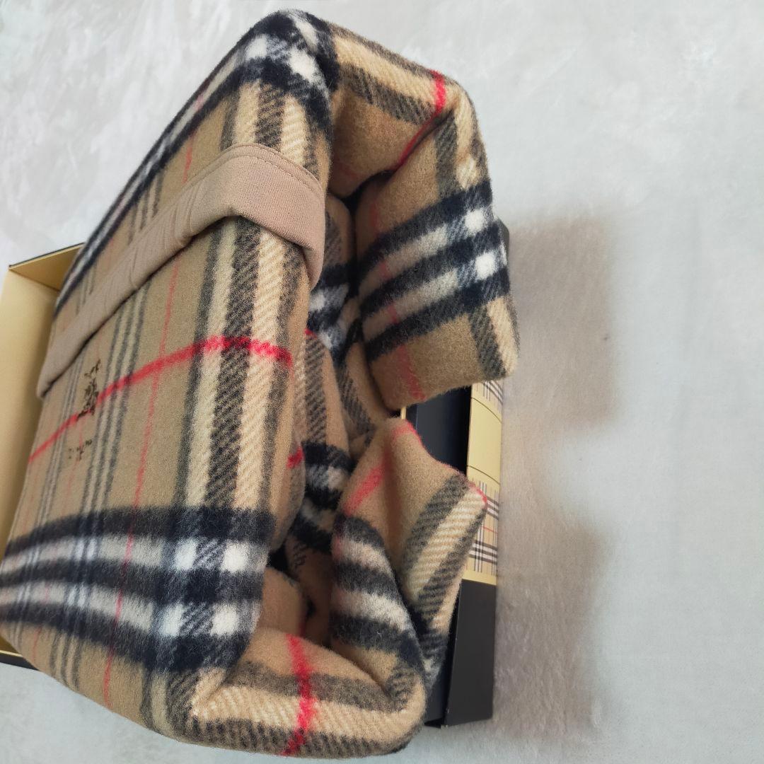 未使用品　BURBERRYS　ウール100%　純毛毛布　西川産業製