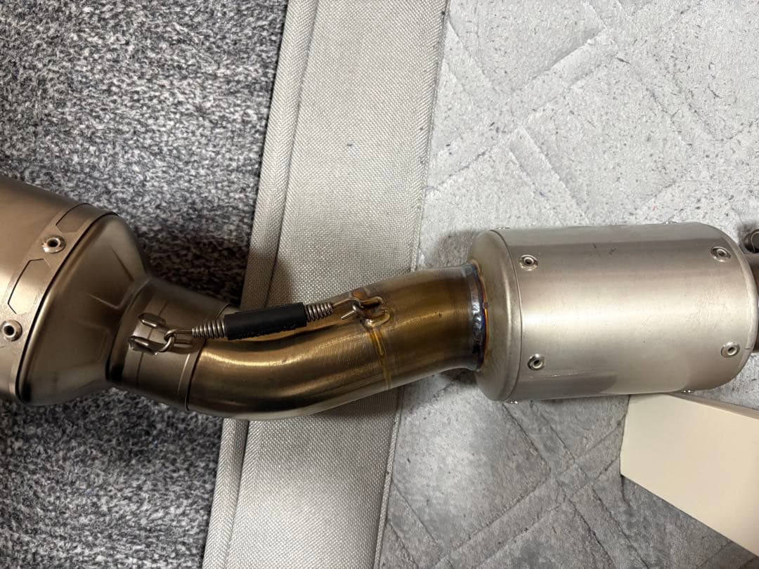 CBR1000RR-R 2020年式に取付　アクラポビッチ　スリップオンマフラー