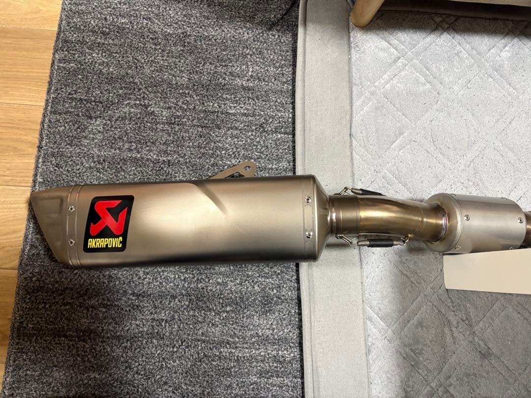 CBR1000RR-R 2020年式に取付　アクラポビッチ　スリップオンマフラー