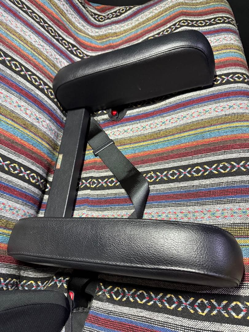 FEGGART アームレスト 黒　ハイエース　２００系　DX トヨタ