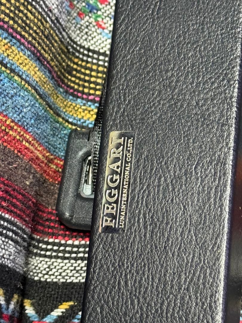 FEGGART アームレスト 黒　ハイエース　２００系　DX トヨタ