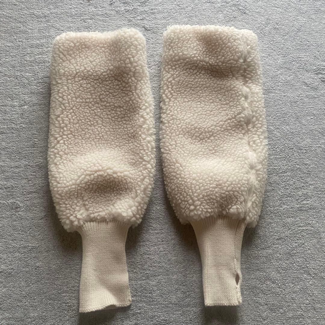 美品❗️HYKE ボアアームカバー