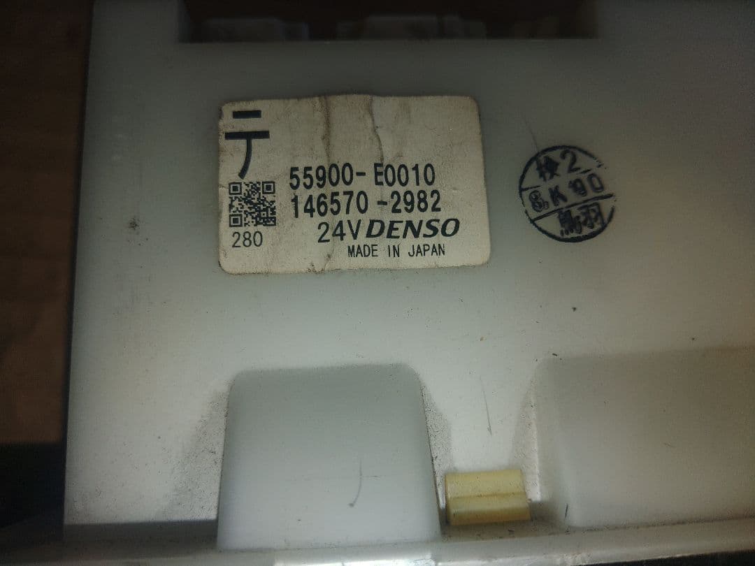 日野　プロフィア　エアコンパネル　エアコンスイッチ