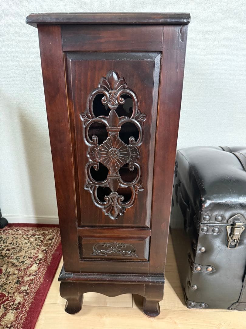 猫足キャビネット