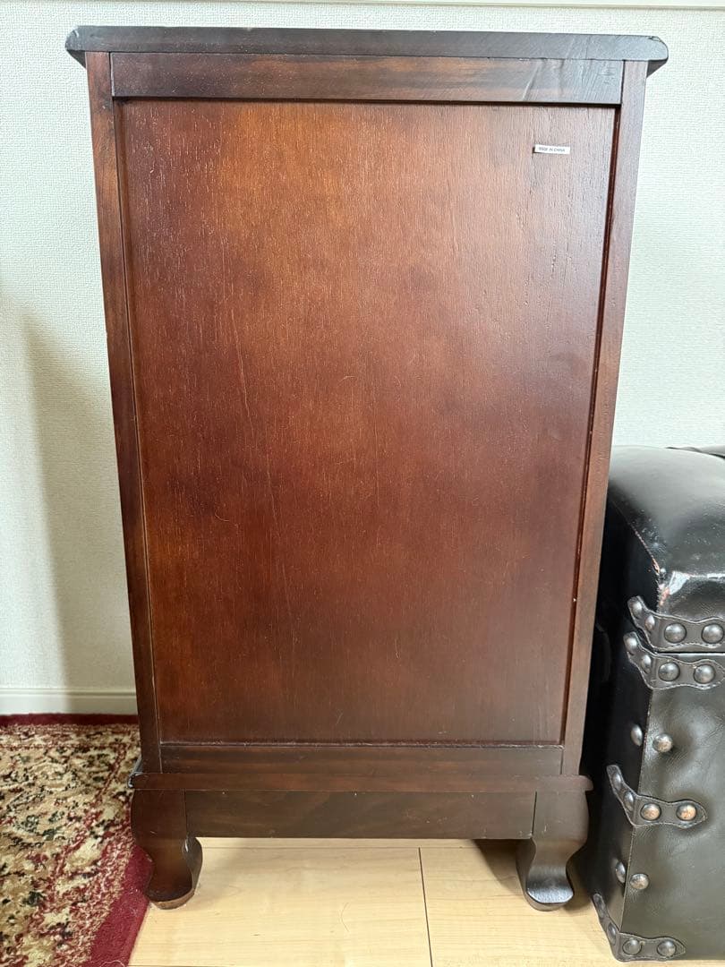 猫足キャビネット