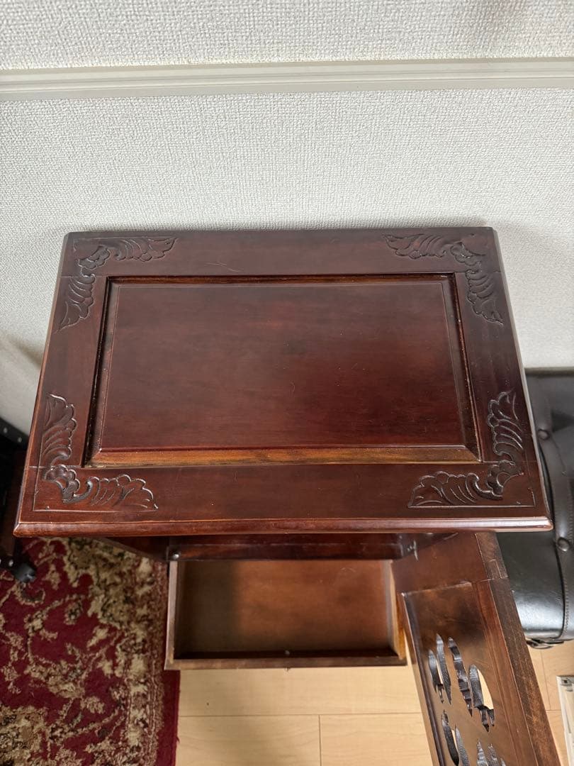 猫足キャビネット