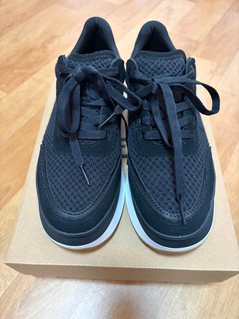 さち‼️UGG ブラック メッシュスニーカー 厚底　超美品