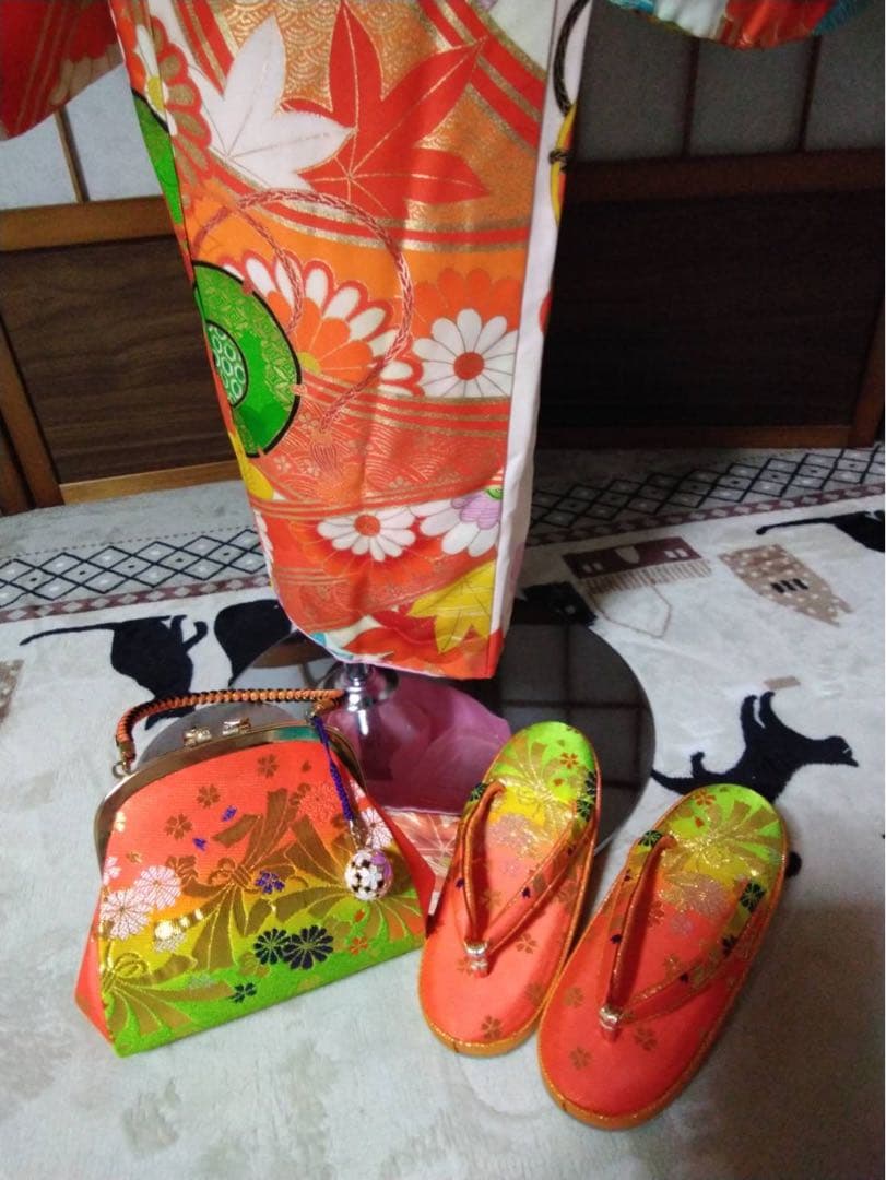 5歳から7歳向け・交織・レトロ着物のセットです